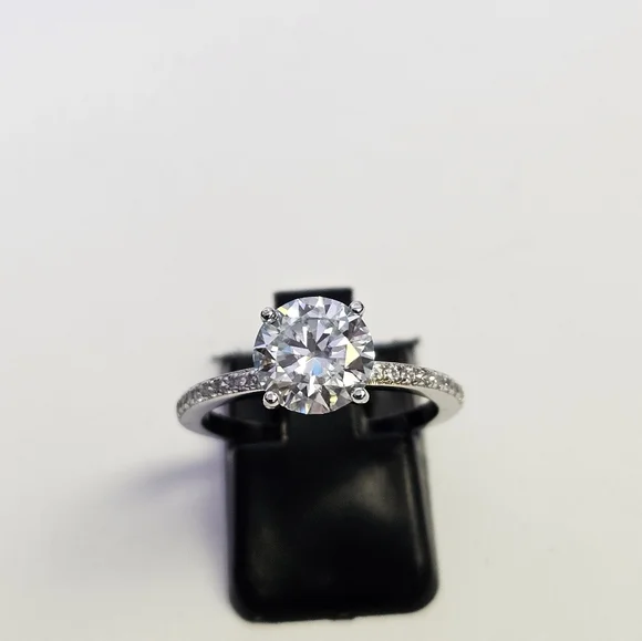 GRA Certified 2 Carat Moissanite Ring 18k/925 Ring Size 7. Watch Video! - Picture 4 of 16
